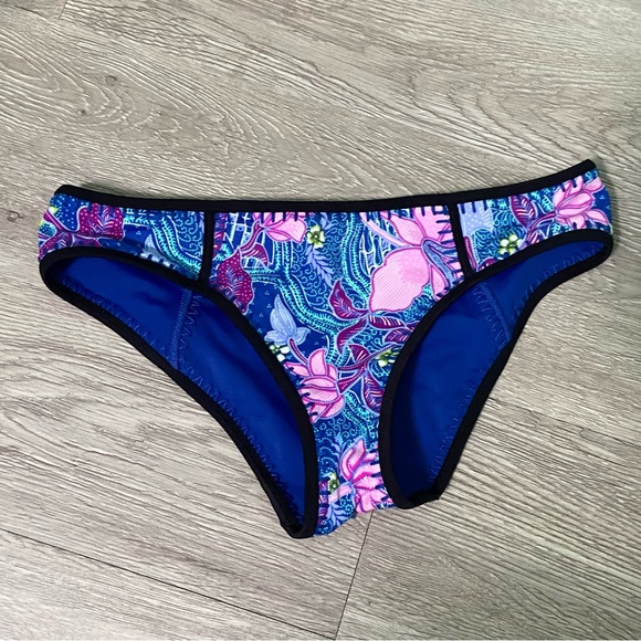 Victoria’s Secret Crochet Bikini Bottom - Picture 1 of 3